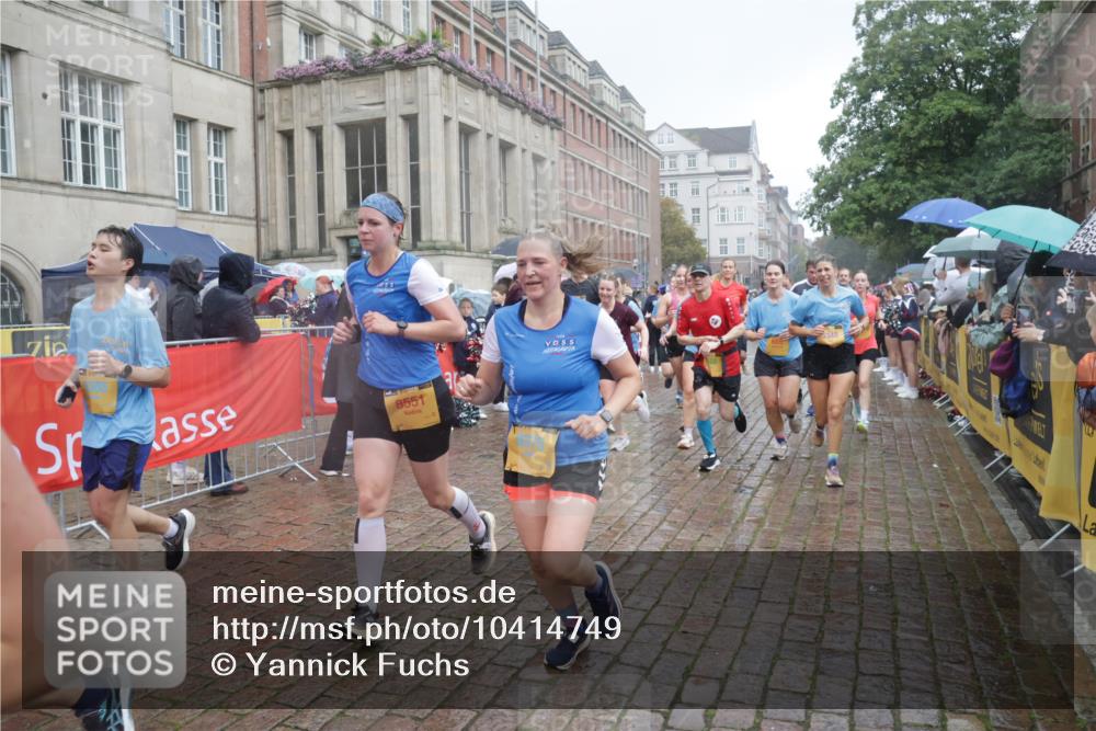 13.09.2026 - Kiel Lauf Yannick Fuchs http://msf.ph/oto/10414749 13.09.2026 10:46:35 Ziel 206, 972, 1325, 1430, 2027, 2037, 2594, 3109, 3117, 3677, 4242, 4499, 4763, 5591, 5974, 7061, 8678, 9415, 9844, 9875, 10758, 11742, 11825, 12307, 12466, 12704, 12743, 272, 498, 550, 665, 1013, 1030, 1374, 1582, 1913, 2448, 2776, 3422, 3844, 4331, 4397, 4516, 5017, 5348, 5421, 5510, 5515, 5564, 6385, 6436, 6980, 7044, 7073, 7241, 7772, 7840, 7939, 8277, 8310, 8520, 8551, 8561, 9207, 9361, 9375, 9715, 10050, 10469, 10699, 10809, 10836, 11232, 11642, 12000 meine-sportfotos.de