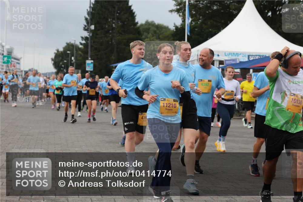 13.09.2026 - Kiel Lauf Andreas Tolksdorf http://msf.ph/oto/10414774 13.09.2026 10:05:47 Kiellinie 439, 38, 11210, 4392, 38, 10130 meine-sportfotos.de