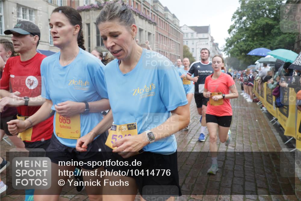 13.09.2026 - Kiel Lauf Yannick Fuchs http://msf.ph/oto/10414776 13.09.2026 10:46:37 Ziel 206, 972, 1325, 1430, 2027, 2037, 2594, 3109, 3117, 3677, 4242, 4499, 4674, 4763, 5591, 5974, 6909, 7061, 8475, 8678, 9248, 9415, 9844, 9875, 10706, 10758, 11742, 11825, 12260, 12307, 12466, 12704, 206, 272, 498, 550, 665, 1013, 1030, 1374, 1582, 1913, 2448, 2776, 3422, 4331, 4397, 4516, 5017, 5348, 5421, 5510, 5515, 5564, 6436, 6980, 7044, 7241, 7772, 7840, 7939, 8277, 8310, 8520, 8561, 9207, 9361, 9415, 9715, 10050, 10469, 10699, 10809, 10836, 11232, 11642, 12000 meine-sportfotos.de