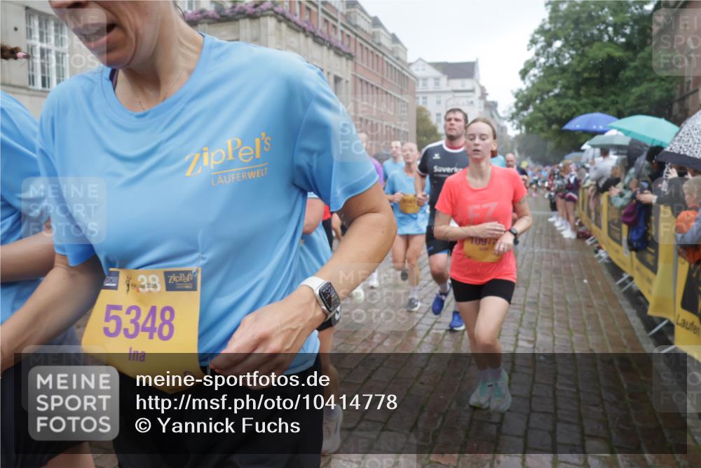 13.09.2026 - Kiel Lauf Yannick Fuchs http://msf.ph/oto/10414778 13.09.2026 10:46:37 Ziel 206, 972, 1325, 1430, 2027, 2037, 2594, 3109, 3117, 3677, 4242, 4499, 4674, 4763, 5591, 5974, 6909, 7061, 8475, 8678, 9248, 9415, 9844, 9875, 10706, 10758, 11742, 11825, 12260, 12307, 12466, 12704, 206, 272, 498, 550, 665, 1013, 1030, 1374, 1582, 1913, 2448, 2776, 3422, 4331, 4397, 4516, 5017, 5348, 5421, 5510, 5515, 5564, 6436, 6980, 7044, 7241, 7772, 7840, 7939, 8277, 8310, 8520, 8561, 9207, 9361, 9415, 9715, 10050, 10469, 10699, 10809, 10836, 11232, 11642, 12000 meine-sportfotos.de