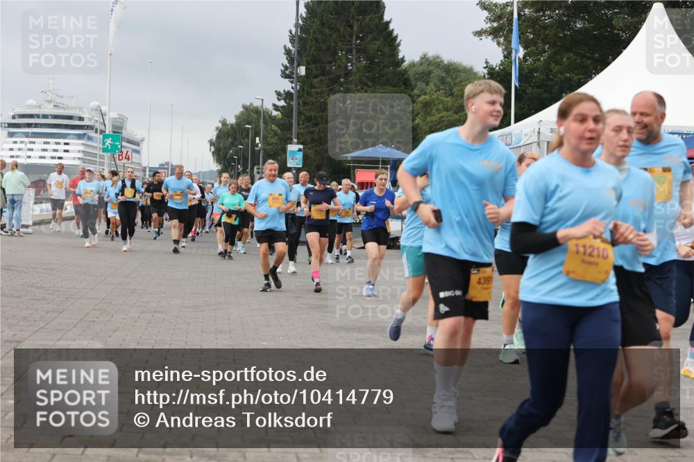 13.09.2026 - Kiel Lauf Andreas Tolksdorf http://msf.ph/oto/10414779 13.09.2026 10:05:48 Kiellinie 805, 1856, 4391, 11210 meine-sportfotos.de