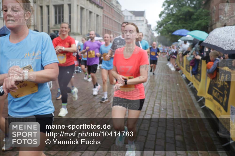 13.09.2026 - Kiel Lauf Yannick Fuchs http://msf.ph/oto/10414783 13.09.2026 10:46:37 Ziel 206, 972, 1325, 1430, 2027, 2037, 2594, 3109, 3117, 3677, 4242, 4499, 4674, 4763, 5591, 5974, 6909, 7061, 8475, 8678, 9248, 9415, 9844, 9875, 10706, 10758, 11742, 11825, 12260, 12307, 12466, 12704, 206, 272, 498, 550, 665, 1013, 1030, 1374, 1582, 1913, 2448, 2776, 3422, 4331, 4397, 4516, 5017, 5348, 5421, 5510, 5515, 5564, 6436, 6980, 7044, 7241, 7772, 7840, 7939, 8277, 8310, 8520, 8561, 9207, 9361, 9415, 9715, 10050, 10469, 10699, 10809, 10836, 11232, 11642, 12000 meine-sportfotos.de