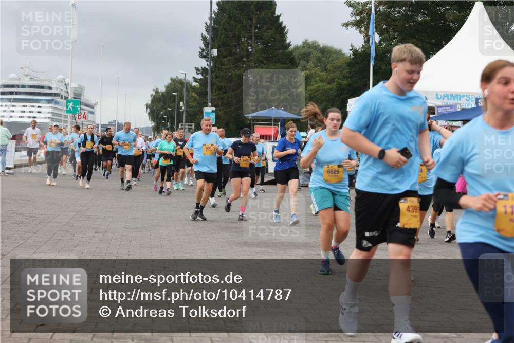 13.09.2026 - Kiel Lauf Andreas Tolksdorf http://msf.ph/oto/10414787 13.09.2026 10:05:48 Kiellinie 13, 34, 805, 1858, 6525, 439, 11 meine-sportfotos.de