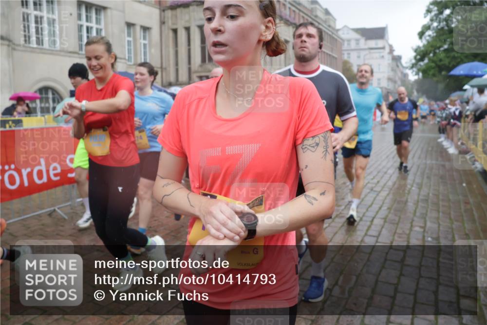13.09.2026 - Kiel Lauf Yannick Fuchs http://msf.ph/oto/10414793 13.09.2026 10:46:38 Ziel 972, 1325, 1430, 2027, 2037, 2551, 2594, 3109, 3117, 3677, 4242, 4499, 4674, 4763, 5591, 5974, 6909, 7061, 8283, 8475, 8678, 8901, 9248, 9713, 9844, 9875, 10706, 10758, 10814, 11742, 11825, 12260, 12307, 12466, 12704, 206, 272, 498, 550, 1013, 1030, 1374, 1582, 1913, 2448, 2776, 3422, 4331, 4397, 4516, 5017, 5421, 5510, 5515, 6436, 6980, 7044, 7241, 7772, 7840, 7939, 8277, 8310, 8520, 8561, 9207, 9361, 9415, 9715, 10050, 10469, 10699, 10809, 10836, 11232, 11642, 12000 meine-sportfotos.de
