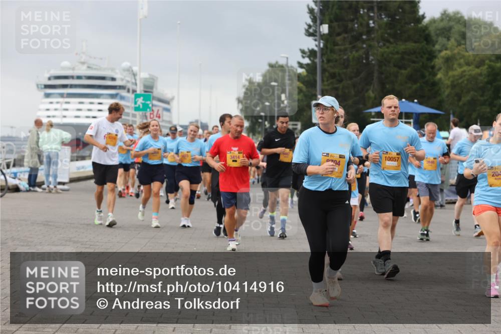 13.09.2026 - Kiel Lauf Andreas Tolksdorf http://msf.ph/oto/10414916 13.09.2026 10:05:56 Kiellinie 10057, 2846, 3414, 9704, 204 meine-sportfotos.de