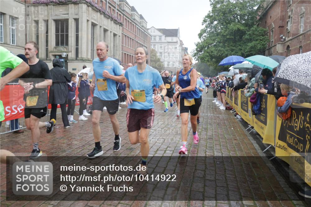 13.09.2026 - Kiel Lauf Yannick Fuchs http://msf.ph/oto/10414922 13.09.2026 10:46:47 Ziel 898, 1982, 2551, 2594, 2702, 3109, 3533, 3878, 3964, 4674, 5449, 5591, 5974, 6551, 6874, 6909, 8219, 8283, 8475, 8901, 9248, 9713, 9875, 10398, 10706, 10814, 11075, 12260, 12693, 206, 972, 1013, 1325, 1430, 1913, 2027, 2037, 2448, 2776, 3117, 3422, 3677, 4242, 4331, 4397, 4499, 4516, 4763, 5017, 5421, 7044, 7061, 7840, 8277, 8310, 8520, 8678, 9361, 9415, 9844, 9875, 10469, 10699, 10758, 10836, 11232, 11642, 12000, 12704, 85, 111 meine-sportfotos.de