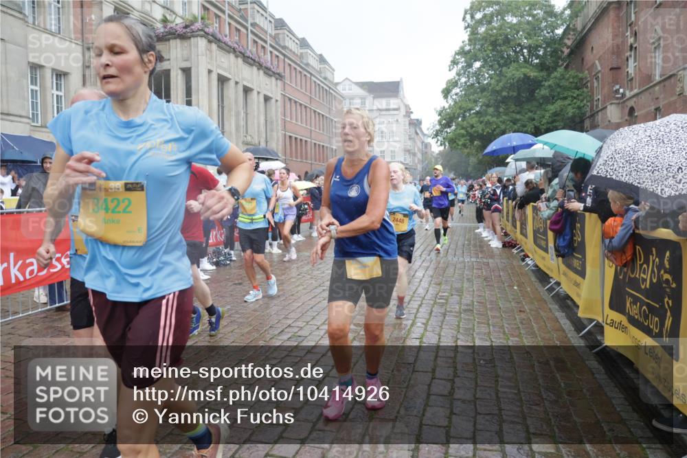 13.09.2026 - Kiel Lauf Yannick Fuchs http://msf.ph/oto/10414926 13.09.2026 10:46:47 Ziel 898, 1982, 2551, 2594, 2702, 3109, 3533, 3878, 3964, 4674, 5449, 5591, 5974, 6551, 6874, 6909, 8219, 8283, 8475, 8901, 9248, 9713, 9875, 10398, 10706, 10814, 11075, 12260, 12693, 206, 972, 1013, 1325, 1430, 1913, 2027, 2037, 2448, 2776, 3117, 3422, 3677, 4242, 4331, 4397, 4499, 4516, 4763, 5017, 5421, 7044, 7061, 7840, 8277, 8310, 8520, 8678, 9361, 9415, 9844, 9875, 10469, 10699, 10758, 10836, 11232, 11642, 12000, 12704, 85, 111 meine-sportfotos.de