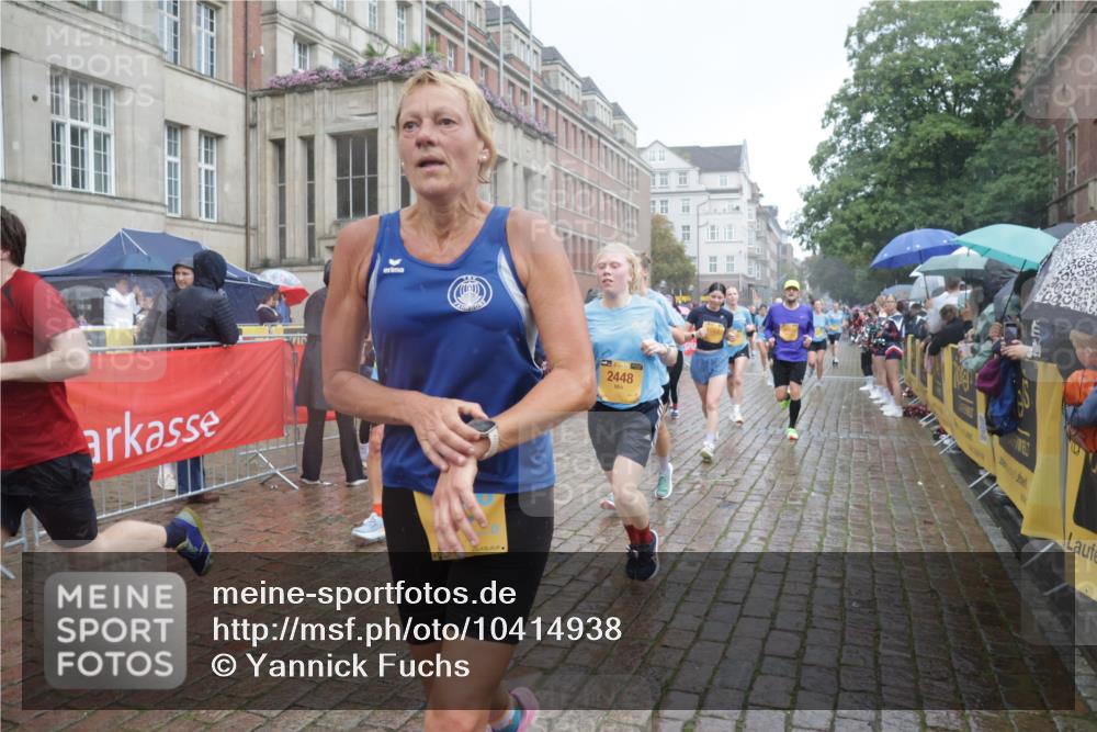 13.09.2026 - Kiel Lauf Yannick Fuchs http://msf.ph/oto/10414938 13.09.2026 10:46:48 Ziel 189, 898, 1982, 2551, 2576, 2594, 2702, 3109, 3533, 3878, 3964, 4674, 5449, 5591, 5974, 6551, 6874, 6909, 8219, 8283, 8475, 8901, 9248, 9713, 10144, 10305, 10398, 10706, 10814, 11075, 12260, 12693, 206, 972, 1013, 1325, 1430, 1913, 2027, 2037, 2448, 2776, 3117, 3422, 3677, 4242, 4331, 4397, 4499, 4516, 4763, 5017, 5421, 7044, 7061, 7840, 8277, 8310, 8520, 8678, 9361, 9415, 9844, 9875, 10469, 10699, 10758, 10836, 11232, 11642, 12000, 12704, 85, 111 meine-sportfotos.de