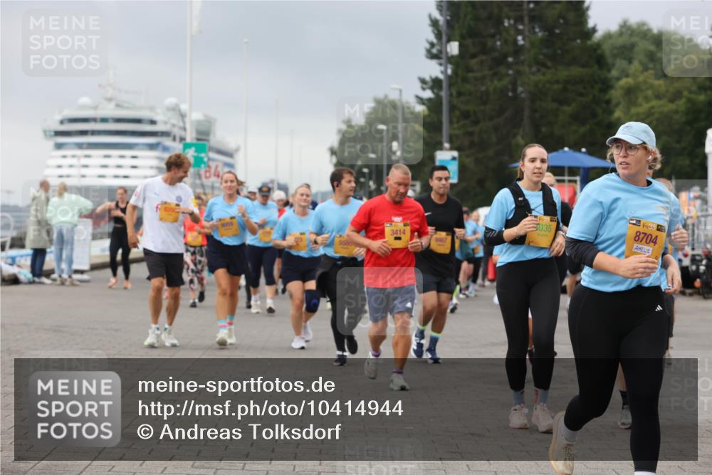 13.09.2026 - Kiel Lauf Andreas Tolksdorf http://msf.ph/oto/10414944 13.09.2026 10:05:57 Kiellinie 035, 38, 8704, 3414, 9467 meine-sportfotos.de