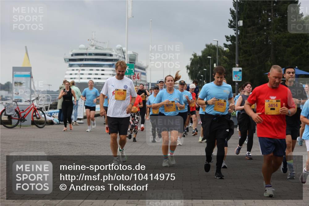13.09.2026 - Kiel Lauf Andreas Tolksdorf http://msf.ph/oto/10414975 13.09.2026 10:05:59 Kiellinie 8204, 84, 2975, 9059, 5565, 3414 meine-sportfotos.de