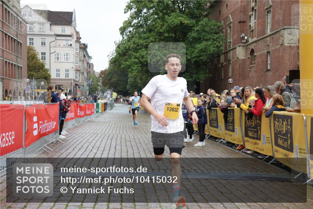 13.09.2026 - Kiel Lauf Yannick Fuchs http://msf.ph/oto/10415032 13.09.2026 09:35:19 Ziel 2761, 4638, 11904, 12484, 12832, 3168, 3766, 4361, 7414, 9380, 10461, 11719, 4589, 12278 meine-sportfotos.de