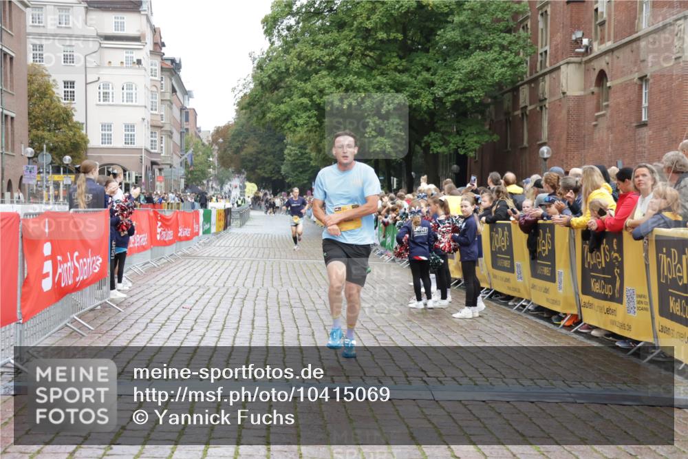 13.09.2026 - Kiel Lauf Yannick Fuchs http://msf.ph/oto/10415069 13.09.2026 09:35:22 Ziel 2761, 4638, 12832, 3168, 3766, 4361, 7414, 9380, 10461, 11719, 11904, 12484, 4589 meine-sportfotos.de
