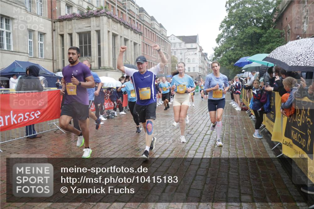 13.09.2026 - Kiel Lauf Yannick Fuchs http://msf.ph/oto/10415183 13.09.2026 10:47:07 Ziel 85, 111, 116, 404, 525, 816, 1107, 1563, 1674, 4380, 4789, 4894, 5089, 5424, 5914, 6142, 6742, 7040, 8238, 8364, 8839, 9044, 9048, 9200, 9453, 9536, 9646, 9675, 9989, 10197, 10340, 10508, 10657, 11343, 11560, 11561, 11730, 11773, 12584, 184, 189, 226, 404, 898, 972, 1169, 1325, 1982, 2027, 2551, 2576, 2594, 2702, 2728, 3109, 3117, 3533, 3677, 3878, 3964, 4014, 4147, 4499, 4674, 5449, 5591, 5974, 6551, 6874, 6909, 8219, 8283, 8475, 8678, 8901, 9844, 9875, 10758, 365 meine-sportfotos.de