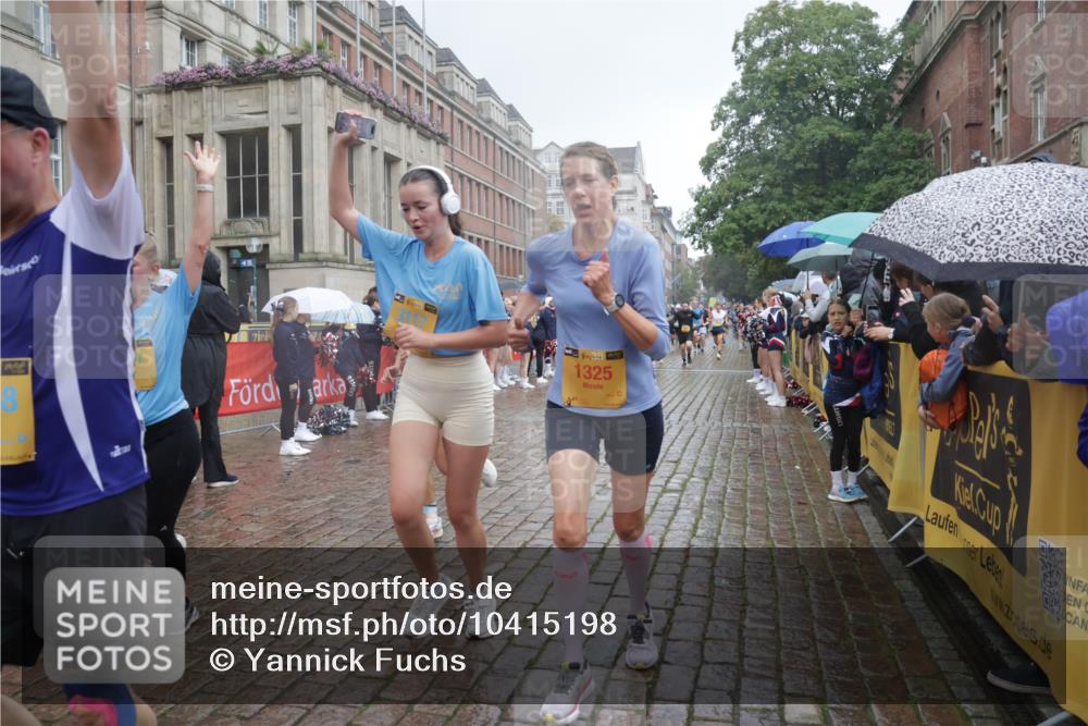 13.09.2026 - Kiel Lauf Yannick Fuchs http://msf.ph/oto/10415198 13.09.2026 10:47:08 Ziel 85, 111, 116, 525, 816, 1107, 1563, 1674, 4380, 4789, 4894, 5089, 5424, 5649, 5914, 6142, 6742, 7040, 8238, 8364, 8839, 9044, 9048, 9200, 9453, 9536, 9646, 9675, 9989, 10340, 10508, 10657, 11343, 11560, 11561, 11730, 11773, 12584, 184, 189, 226, 404, 898, 1169, 1325, 1982, 2027, 2551, 2576, 2594, 2702, 2728, 3109, 3117, 3533, 3677, 3878, 3964, 4014, 4147, 4499, 4674, 5449, 5591, 5974, 6551, 6874, 6909, 8219, 8283, 8475, 8678, 8901, 9875, 10758, 365 meine-sportfotos.de