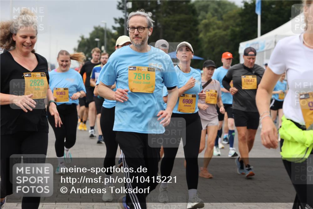 13.09.2026 - Kiel Lauf Andreas Tolksdorf http://msf.ph/oto/10415221 13.09.2026 10:06:17 Kiellinie 9, 38, 2828, 9363, 48, 7516, 10645, 39, 6908, 10647, 9 meine-sportfotos.de