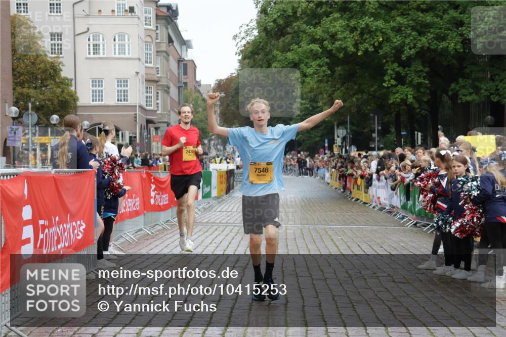 13.09.2026 - Kiel Lauf Yannick Fuchs http://msf.ph/oto/10415253 13.09.2026 09:36:37 Ziel 2430, 3866, 7546, 9450, 9630, 12726, 391, 3056, 5662, 9630, 12726 meine-sportfotos.de
