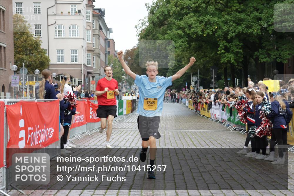 13.09.2026 - Kiel Lauf Yannick Fuchs http://msf.ph/oto/10415257 13.09.2026 09:36:37 Ziel 2430, 3866, 7546, 9450, 9630, 12726, 391, 3056, 5662, 9630, 12726 meine-sportfotos.de