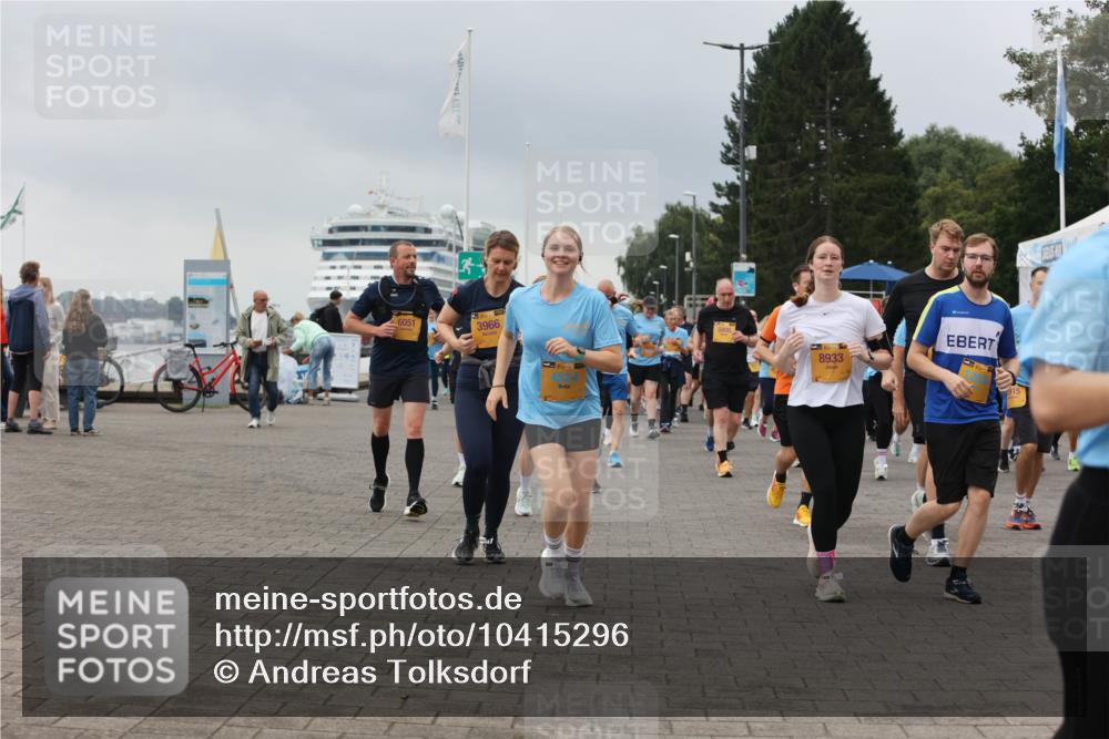 13.09.2026 - Kiel Lauf Andreas Tolksdorf http://msf.ph/oto/10415296 13.09.2026 10:06:21 Kiellinie 6051, 3966, 8933, 915 meine-sportfotos.de
