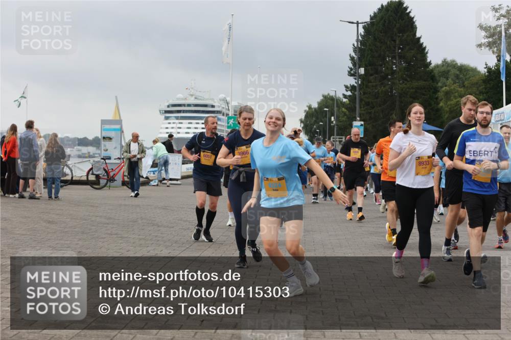 13.09.2026 - Kiel Lauf Andreas Tolksdorf http://msf.ph/oto/10415303 13.09.2026 10:06:21 Kiellinie 6051, 3966, 8933 meine-sportfotos.de