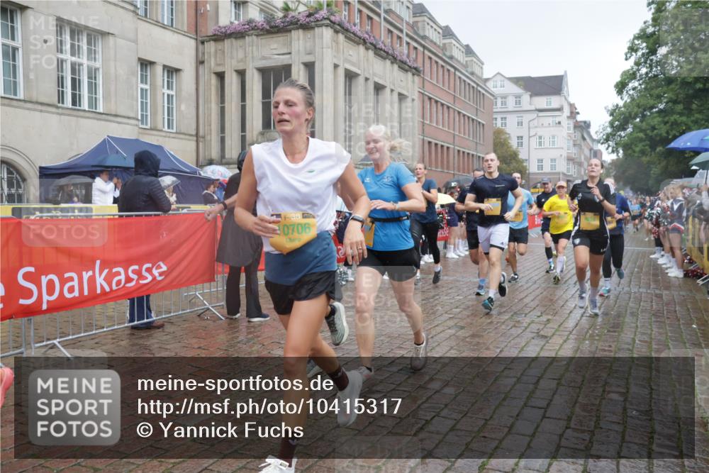 13.09.2026 - Kiel Lauf Yannick Fuchs http://msf.ph/oto/10415317 13.09.2026 10:47:15 Ziel 116, 821, 1107, 1367, 1563, 1674, 1803, 2000, 2185, 2429, 2713, 2947, 3183, 3463, 4150, 4380, 4773, 4789, 5089, 5195, 5505, 5649, 5914, 6142, 7288, 8238, 8707, 8839, 8953, 9200, 9536, 9645, 9646, 9675, 9989, 10340, 10508, 10718, 10949, 11560, 11561, 11730, 11773, 85, 111, 184, 189, 226, 404, 525, 816, 898, 1169, 1563, 1674, 1982, 2551, 2576, 2594, 2702, 2728, 3533, 3878, 3964, 4014, 4147, 4674, 4894, 5424, 5449, 5591, 5974, 6551, 6742, 6874, 6909, 8219, 8283, 8475, 8901, 365 meine-sportfotos.de