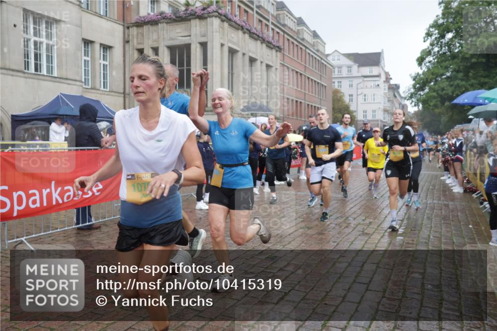 13.09.2026 - Kiel Lauf Yannick Fuchs http://msf.ph/oto/10415319 13.09.2026 10:47:15 Ziel 116, 821, 1107, 1367, 1563, 1674, 1803, 2000, 2185, 2429, 2713, 2947, 3183, 3463, 4150, 4380, 4773, 4789, 5089, 5195, 5505, 5649, 5914, 6142, 7288, 8238, 8707, 8839, 8953, 9200, 9536, 9645, 9646, 9675, 9989, 10340, 10508, 10718, 10949, 11560, 11561, 11730, 11773, 85, 111, 184, 189, 226, 404, 525, 816, 898, 1169, 1563, 1674, 1982, 2551, 2576, 2594, 2702, 2728, 3533, 3878, 3964, 4014, 4147, 4674, 4894, 5424, 5449, 5591, 5974, 6551, 6742, 6874, 6909, 8219, 8283, 8475, 8901, 365 meine-sportfotos.de