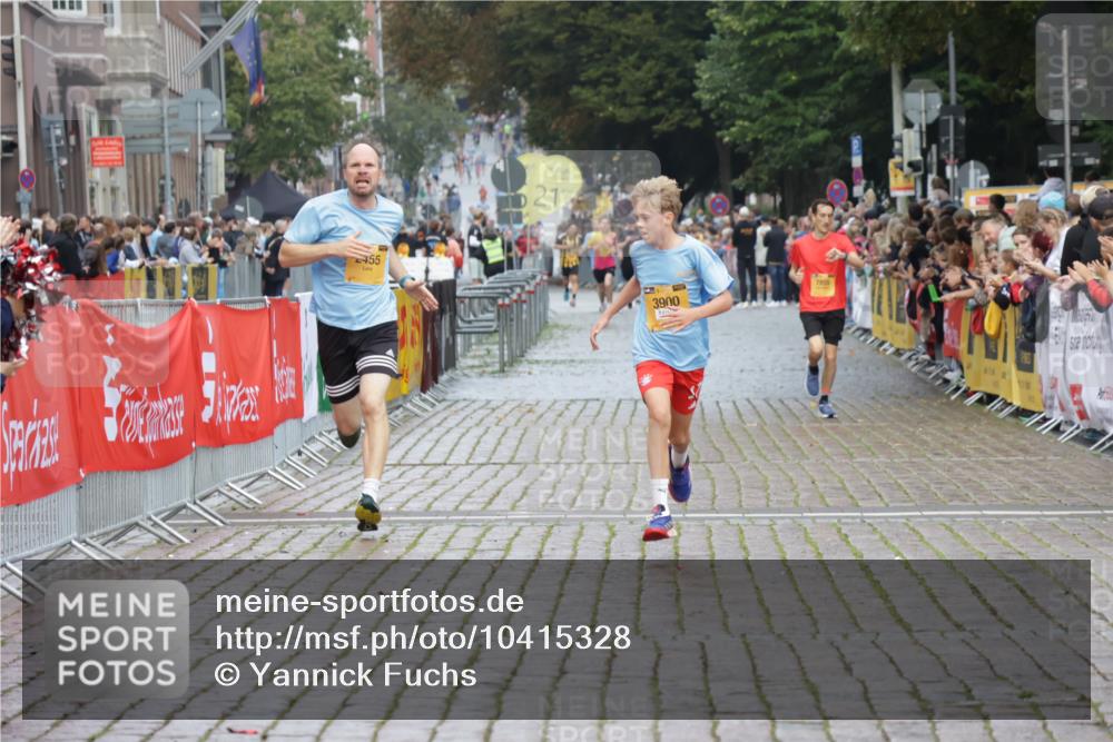 13.09.2026 - Kiel Lauf Yannick Fuchs http://msf.ph/oto/10415328 13.09.2026 09:36:56 Ziel 2455, 3900, 391, 2430, 3866, 7546, 9450, 9630, 12726, 999, 3174, 7855 meine-sportfotos.de