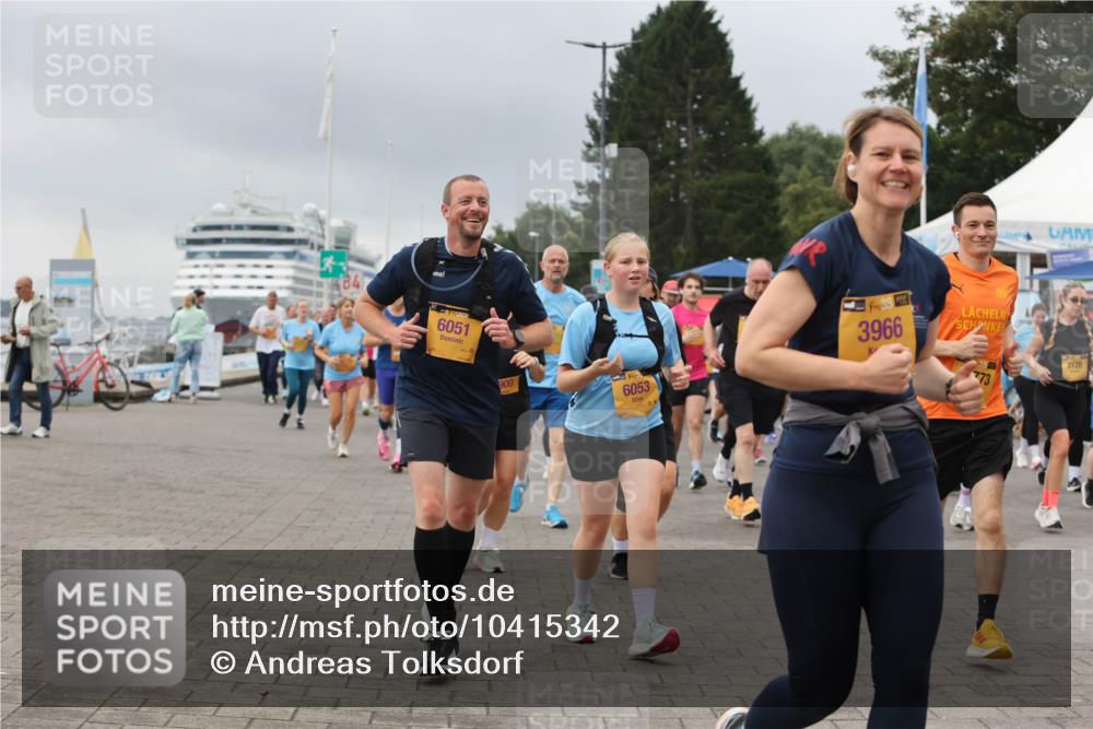 13.09.2026 - Kiel Lauf Andreas Tolksdorf http://msf.ph/oto/10415342 13.09.2026 10:06:24 Kiellinie 6051, 900, 6053, 38, 3966, 3120, 773 meine-sportfotos.de