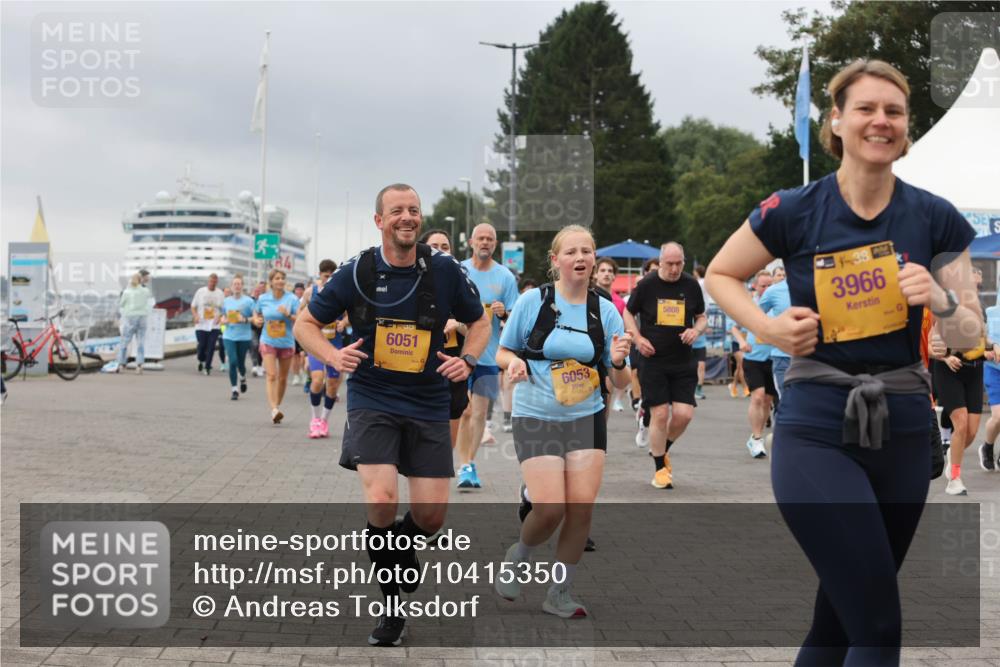 13.09.2026 - Kiel Lauf Andreas Tolksdorf http://msf.ph/oto/10415350 13.09.2026 10:06:24 Kiellinie 1998, 6051, 6053, 5808, 3966 meine-sportfotos.de