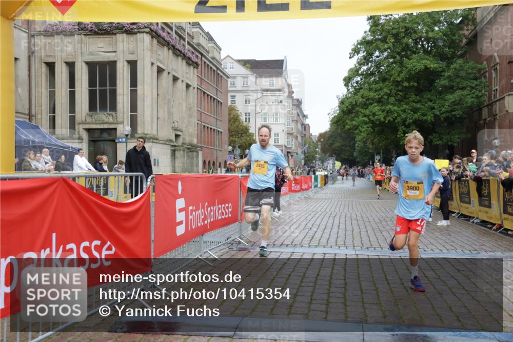 13.09.2026 - Kiel Lauf Yannick Fuchs http://msf.ph/oto/10415354 13.09.2026 09:37:01 Ziel 2455, 3900, 7855, 391, 2430, 3866, 7546, 9450, 9630, 12726, 999, 3174, 3481, 4737, 8658, 9696, 391, 9630, 12726 meine-sportfotos.de