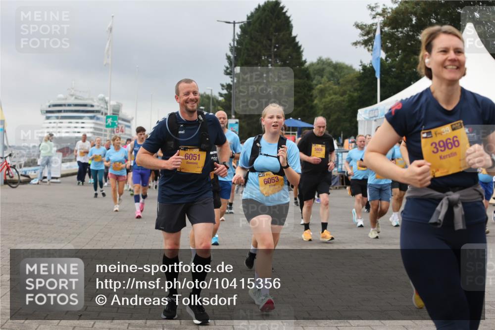 13.09.2026 - Kiel Lauf Andreas Tolksdorf http://msf.ph/oto/10415356 13.09.2026 10:06:24 Kiellinie 84, 1998, 6051, 6053, 5808, 3966 meine-sportfotos.de