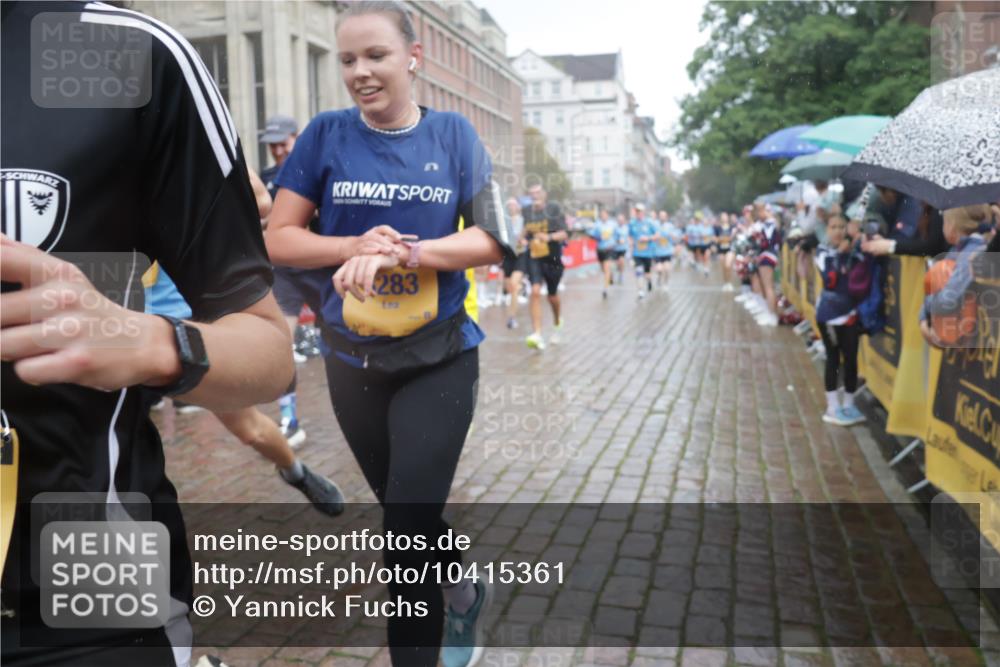 13.09.2026 - Kiel Lauf Yannick Fuchs http://msf.ph/oto/10415361 13.09.2026 10:47:17 Ziel 116, 821, 1107, 1280, 1367, 1803, 2000, 2185, 2429, 2713, 2947, 3064, 3136, 3183, 3463, 4150, 4380, 4773, 4789, 5089, 5195, 5505, 5649, 5914, 6142, 6981, 7288, 8707, 8741, 8839, 8953, 9536, 9645, 9646, 9989, 10340, 10508, 10668, 10718, 10949, 11560, 11561, 11730, 85, 111, 184, 189, 226, 404, 525, 816, 898, 1169, 1563, 1674, 1982, 2551, 2576, 2702, 2728, 3533, 3878, 3964, 4014, 4147, 4674, 4894, 5089, 5424, 5449, 6551, 6742, 6874, 6909, 8219, 8283, 8901, 365 meine-sportfotos.de