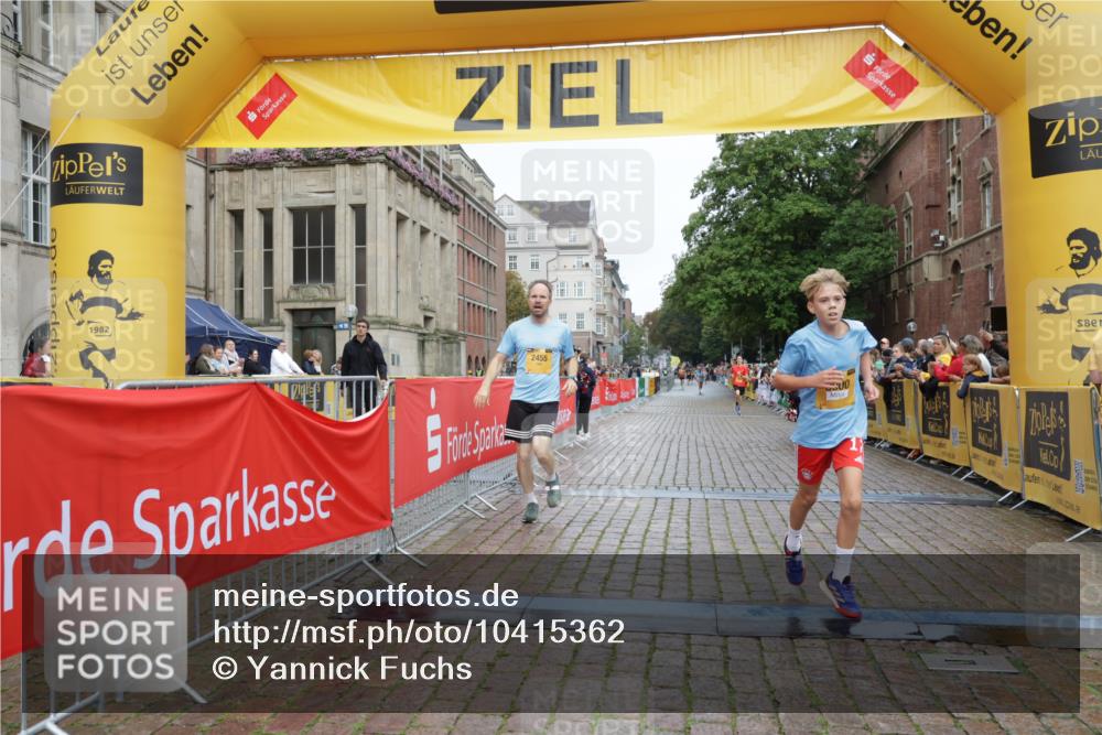 13.09.2026 - Kiel Lauf Yannick Fuchs http://msf.ph/oto/10415362 13.09.2026 09:37:01 Ziel 2455, 3900, 7855, 391, 2430, 3866, 7546, 9450, 9630, 12726, 999, 3174, 3481, 4737, 8658, 9696, 391, 9630, 12726 meine-sportfotos.de