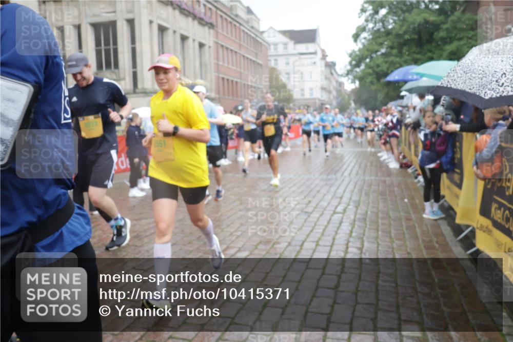 13.09.2026 - Kiel Lauf Yannick Fuchs http://msf.ph/oto/10415371 13.09.2026 10:47:18 Ziel 116, 821, 1107, 1280, 1367, 1803, 2000, 2183, 2185, 2429, 2713, 2947, 3064, 3136, 3183, 3463, 4150, 4380, 4773, 4789, 5195, 5505, 5649, 5914, 6142, 6981, 7288, 8707, 8741, 8839, 8953, 9312, 9536, 9645, 9646, 9989, 10340, 10508, 10668, 10718, 10949, 11560, 11561, 11730, 12596, 85, 111, 184, 189, 226, 404, 525, 816, 898, 1169, 1563, 1674, 1982, 2551, 2576, 2702, 2728, 3533, 3878, 3964, 4014, 4147, 4894, 5089, 5424, 5449, 6551, 6742, 6874, 8219, 8283, 8901, 365 meine-sportfotos.de