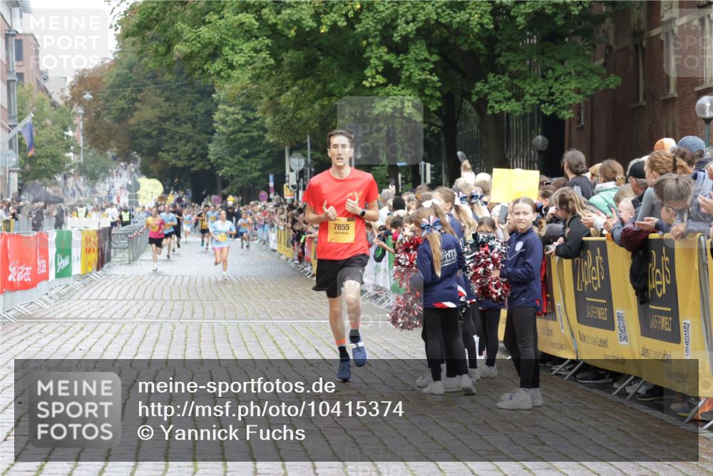 13.09.2026 - Kiel Lauf Yannick Fuchs http://msf.ph/oto/10415374 13.09.2026 09:37:04 Ziel 2455, 3900, 7855, 2430, 3866, 7546, 9450, 999, 2417, 3174, 3481, 4737, 8658, 9696, 391, 3866, 9630, 12726 meine-sportfotos.de