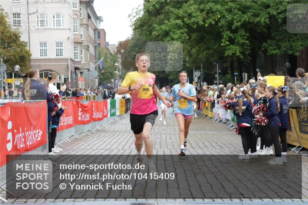 13.09.2026 - Kiel Lauf Yannick Fuchs http://msf.ph/oto/10415409 13.09.2026 09:37:14 Ziel 999, 3174, 3481, 7855, 8658, 2455, 3900, 9450, 2417, 4737, 5837, 7050, 7827, 8661, 9696, 10220, 10778, 12416, 2430, 7546, 9450 meine-sportfotos.de