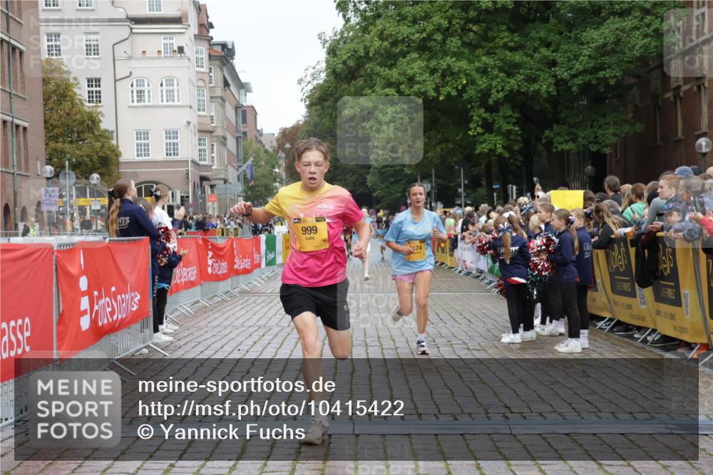 13.09.2026 - Kiel Lauf Yannick Fuchs http://msf.ph/oto/10415422 13.09.2026 09:37:15 Ziel 999, 3174, 3481, 4737, 7855, 8658, 2455, 3900, 7855, 9450, 2417, 5837, 7050, 7827, 8661, 9696, 10220, 10656, 10778, 12416, 2430, 7546, 9450 meine-sportfotos.de