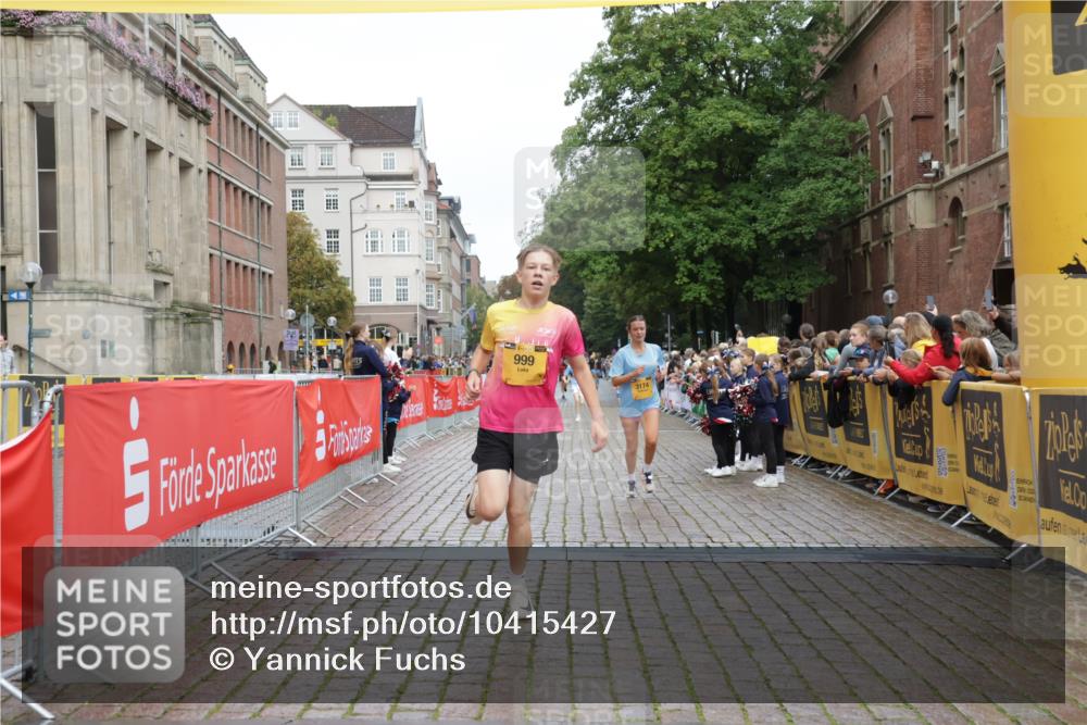 13.09.2026 - Kiel Lauf Yannick Fuchs http://msf.ph/oto/10415427 13.09.2026 09:37:15 Ziel 999, 3174, 3481, 4737, 7855, 8658, 2455, 3900, 7855, 9450, 2417, 5837, 7050, 7827, 8661, 9696, 10220, 10656, 10778, 12416, 2430, 7546, 9450 meine-sportfotos.de