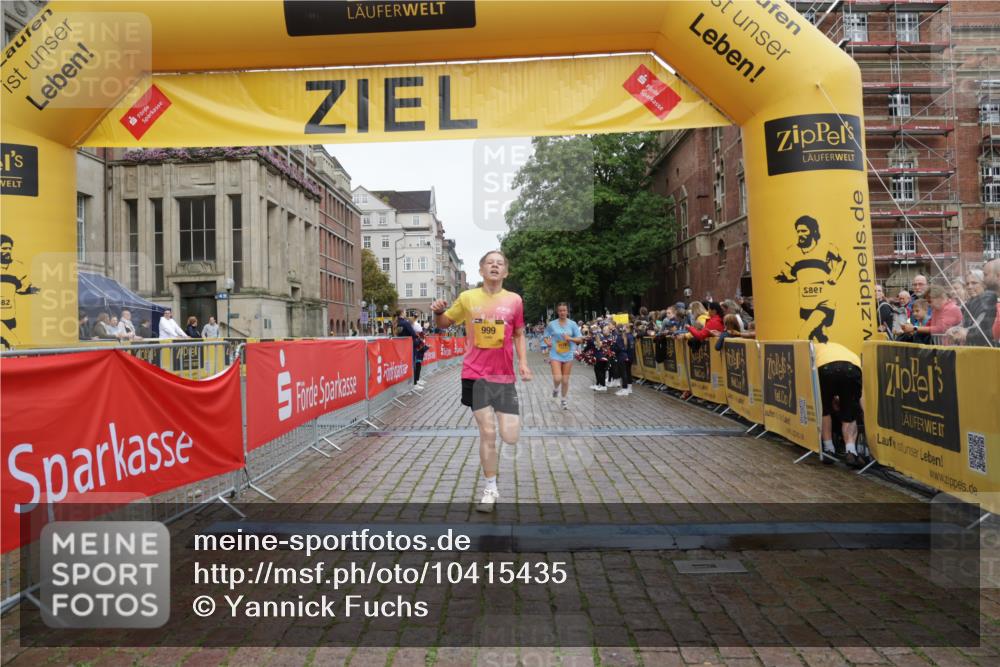 13.09.2026 - Kiel Lauf Yannick Fuchs http://msf.ph/oto/10415435 13.09.2026 09:37:15 Ziel 999, 3174, 3481, 4737, 7855, 8658, 2455, 3900, 7855, 9450, 2417, 5837, 7050, 7827, 8661, 9696, 10220, 10656, 10778, 12416, 2430, 7546, 9450 meine-sportfotos.de
