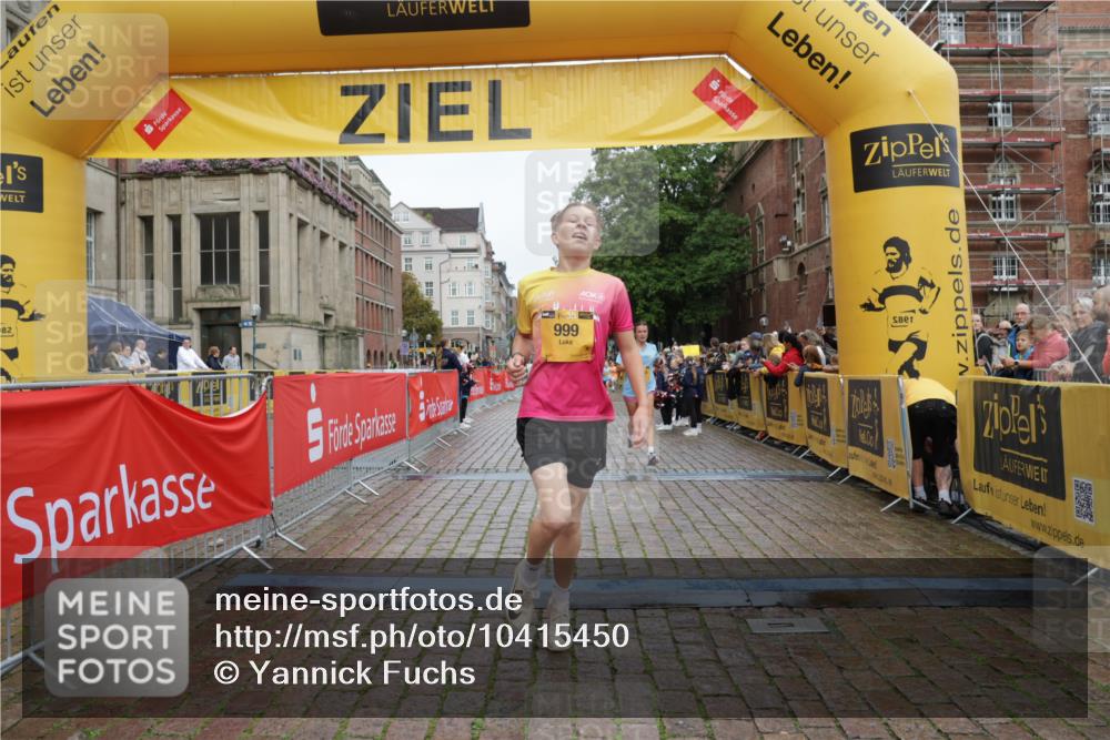 13.09.2026 - Kiel Lauf Yannick Fuchs http://msf.ph/oto/10415450 13.09.2026 09:37:16 Ziel 999, 3174, 3481, 4737, 8658, 9696, 2455, 3900, 7855, 2417, 5837, 7050, 7827, 8661, 10220, 10656, 10778, 12416, 2430, 7546, 9450 meine-sportfotos.de