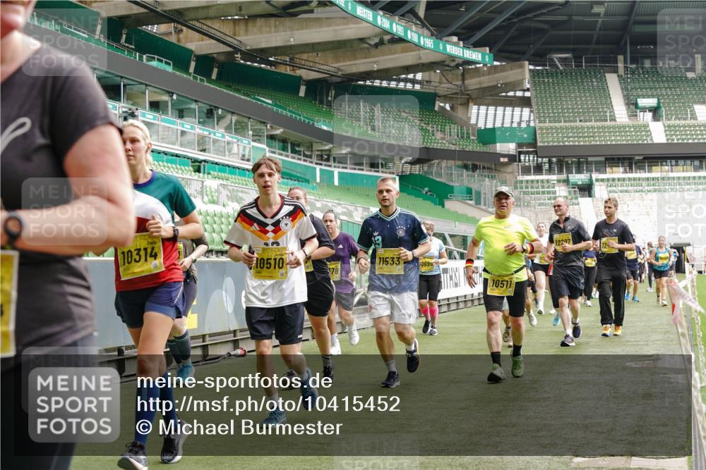 13.09.2026 - 21. swb-Marathon Bremen Michael Burmester http://msf.ph/oto/10415452 13.09.2026 10:41:40 Laufen im Stadion 10148, 10155, 10163, 10213, 10247, 10313, 10321, 10354, 10395, 10396, 10399, 10406, 10414, 10417, 10419, 10422, 10424, 10435, 10455, 10461, 10462, 10483, 10490, 10519, 10527, 10545, 10546, 10547, 10582, 10586, 10611, 10644, 10665, 10694, 10705, 10706, 10719, 10722, 10766, 10768, 10776, 10804, 10854, 10859, 10889, 10909, 10963, 10977, 11027, 11043, 11048, 11084, 11085, 11090, 11097, 11098, 11140, 11192 meine-sportfotos.de