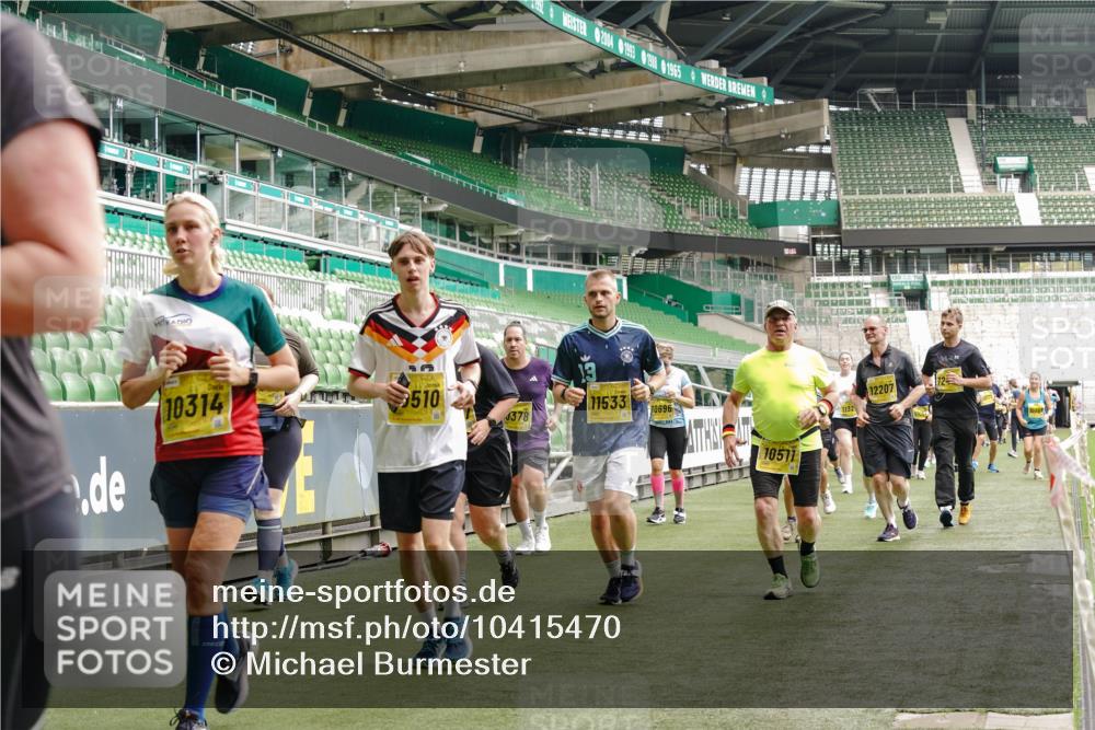 13.09.2026 - 21. swb-Marathon Bremen Michael Burmester http://msf.ph/oto/10415470 13.09.2026 10:41:40 Laufen im Stadion 10148, 10155, 10163, 10213, 10247, 10313, 10321, 10354, 10395, 10396, 10399, 10406, 10414, 10417, 10419, 10422, 10424, 10435, 10455, 10461, 10462, 10483, 10490, 10519, 10527, 10545, 10546, 10547, 10582, 10586, 10611, 10644, 10665, 10694, 10705, 10706, 10719, 10722, 10766, 10768, 10776, 10804, 10854, 10859, 10889, 10909, 10963, 10977, 11027, 11043, 11048, 11084, 11085, 11090, 11097, 11098, 11140, 11192 meine-sportfotos.de