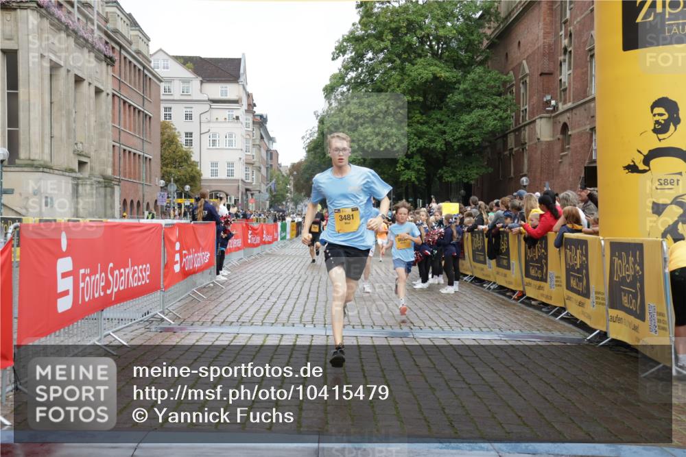 13.09.2026 - Kiel Lauf Yannick Fuchs http://msf.ph/oto/10415479 13.09.2026 09:37:20 Ziel 999, 2417, 3174, 3481, 4737, 8658, 9696, 2455, 3900, 7855, 2720, 5837, 7050, 7827, 8661, 10220, 10656, 10778, 12416, 2430, 9450 meine-sportfotos.de