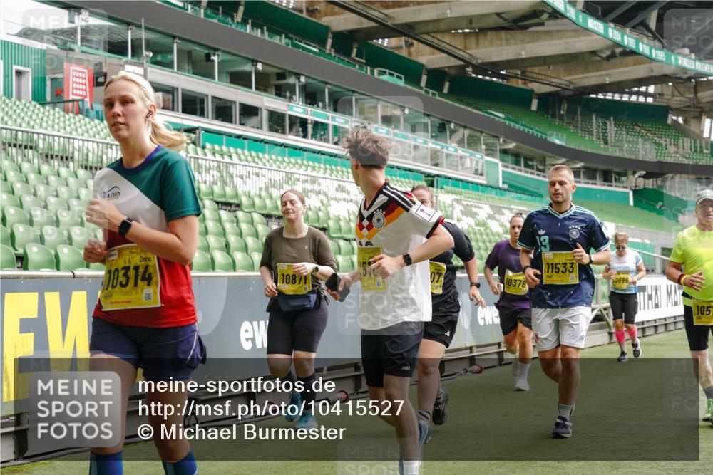 13.09.2026 - 21. swb-Marathon Bremen Michael Burmester http://msf.ph/oto/10415527 13.09.2026 10:41:41 Laufen im Stadion 10148, 10155, 10163, 10213, 10247, 10313, 10321, 10354, 10395, 10396, 10399, 10406, 10414, 10417, 10419, 10422, 10424, 10435, 10455, 10461, 10462, 10483, 10490, 10519, 10527, 10545, 10546, 10547, 10582, 10586, 10611, 10644, 10665, 10694, 10705, 10706, 10719, 10722, 10766, 10768, 10776, 10804, 10854, 10859, 10889, 10909, 10963, 10977, 11027, 11043, 11048, 11084, 11085, 11090, 11097, 11098, 11140, 11192 meine-sportfotos.de