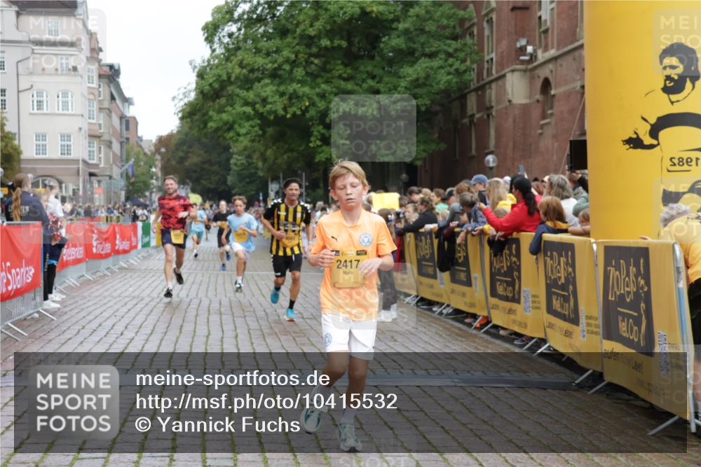 13.09.2026 - Kiel Lauf Yannick Fuchs http://msf.ph/oto/10415532 13.09.2026 09:37:26 Ziel 2417, 3481, 4737, 5837, 7050, 8658, 8661, 9696, 10220, 12416, 999, 2455, 3174, 3900, 7855, 2057, 2720, 4252, 4790, 7827, 9518, 10656, 10778 meine-sportfotos.de