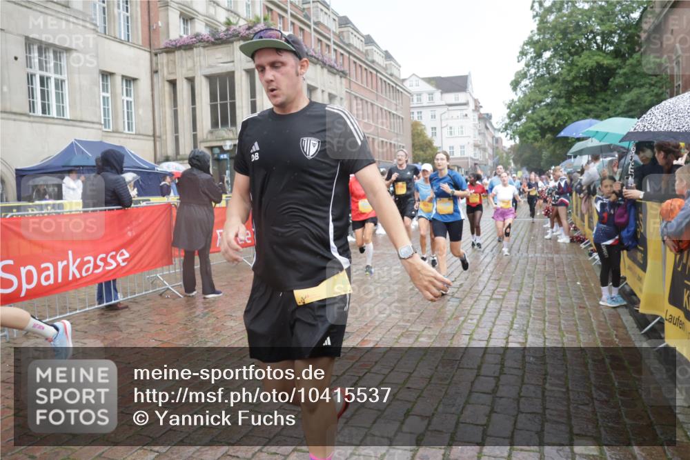 13.09.2026 - Kiel Lauf Yannick Fuchs http://msf.ph/oto/10415537 13.09.2026 10:47:31 Ziel 365, 917, 1280, 1944, 2183, 3064, 3136, 3306, 3512, 3565, 3745, 4070, 4077, 4149, 4187, 4450, 4531, 5239, 5573, 5980, 6005, 6235, 6792, 6940, 6981, 7632, 8058, 8309, 8741, 9104, 9114, 9312, 9946, 9959, 10115, 10668, 10720, 11271, 11382, 12377, 12596, 85, 111, 116, 404, 525, 816, 821, 1107, 1169, 1367, 1563, 1674, 1803, 2000, 2185, 2429, 2713, 2947, 3064, 3136, 3183, 3463, 4014, 4147, 4150, 4380, 4773, 4789, 4894, 5089, 5195, 5424, 5505, 5649, 5914, 6142, 6742, 6981, 7288 meine-sportfotos.de