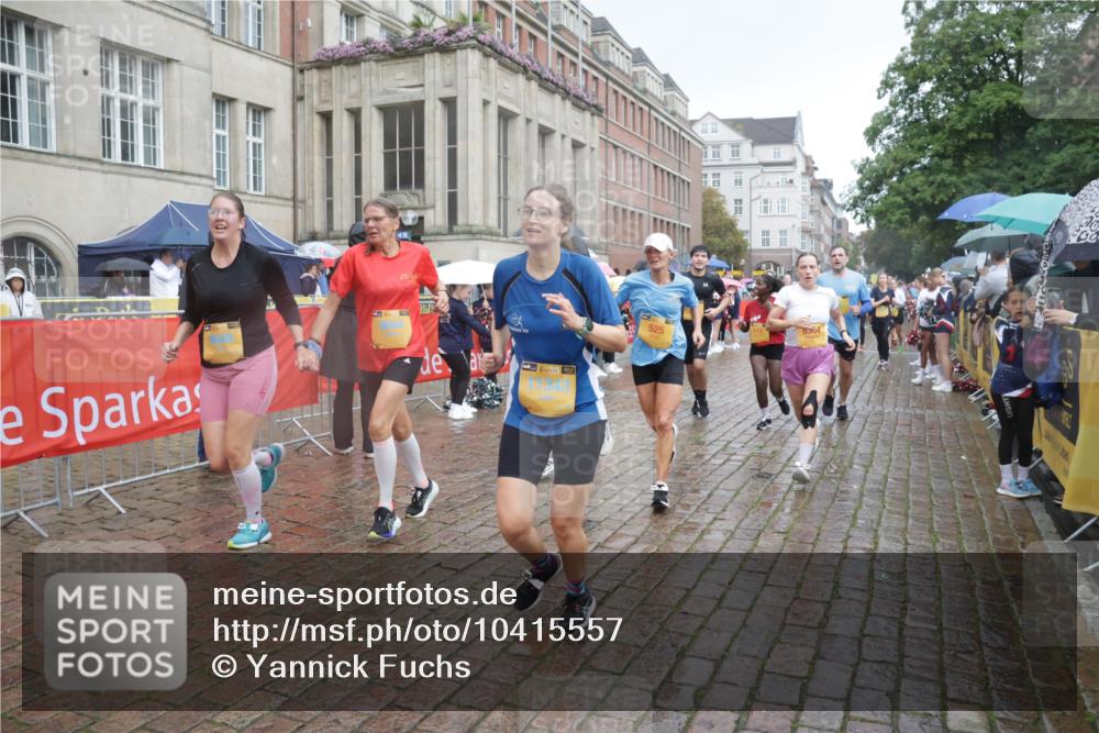 13.09.2026 - Kiel Lauf Yannick Fuchs http://msf.ph/oto/10415557 13.09.2026 10:47:32 Ziel 335, 365, 917, 1280, 1944, 2183, 3306, 3512, 3565, 3745, 4070, 4077, 4149, 4187, 4450, 4531, 5239, 5573, 5787, 5980, 6005, 6235, 6792, 6940, 7632, 8058, 8309, 9104, 9114, 9312, 9946, 9959, 10115, 10668, 10720, 11271, 11382, 12377, 12596, 85, 111, 116, 404, 525, 816, 821, 1107, 1280, 1367, 1563, 1674, 1803, 2000, 2185, 2429, 2713, 2947, 3064, 3136, 3183, 3463, 4150, 4380, 4773, 4789, 4894, 5089, 5195, 5424, 5505, 5649, 5914, 6142, 6742, 6981, 7288 meine-sportfotos.de