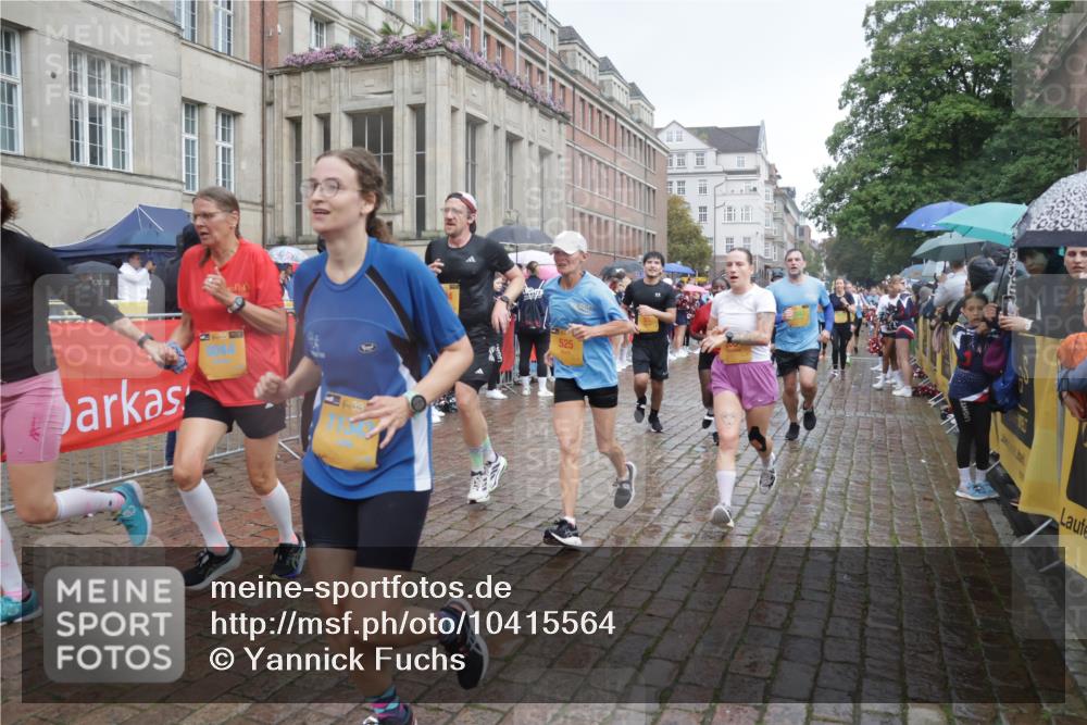 13.09.2026 - Kiel Lauf Yannick Fuchs http://msf.ph/oto/10415564 13.09.2026 10:47:32 Ziel 335, 365, 917, 1280, 1944, 2183, 3306, 3512, 3565, 3745, 4070, 4077, 4149, 4187, 4450, 4531, 5239, 5573, 5787, 5980, 6005, 6235, 6792, 6940, 7632, 8058, 8309, 9104, 9114, 9312, 9946, 9959, 10115, 10668, 10720, 11271, 11382, 12377, 12596, 85, 111, 116, 404, 525, 816, 821, 1107, 1280, 1367, 1563, 1674, 1803, 2000, 2185, 2429, 2713, 2947, 3064, 3136, 3183, 3463, 4150, 4380, 4773, 4789, 4894, 5089, 5195, 5424, 5505, 5649, 5914, 6142, 6742, 6981, 7288 meine-sportfotos.de
