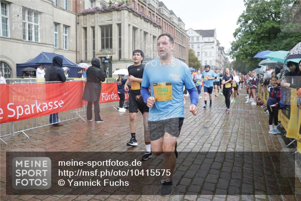 13.09.2026 - Kiel Lauf Yannick Fuchs http://msf.ph/oto/10415575 13.09.2026 10:47:34 Ziel 335, 365, 917, 1944, 3306, 3512, 3565, 3745, 4070, 4077, 4096, 4149, 4187, 4450, 4531, 5239, 5573, 5787, 5980, 6005, 6235, 6792, 6940, 6946, 6978, 7632, 8058, 8309, 9104, 9114, 9643, 9946, 9959, 10115, 10720, 11271, 11382, 12377, 12498, 85, 111, 116, 525, 816, 821, 1107, 1280, 1367, 1563, 1674, 1803, 2000, 2183, 2185, 2429, 2713, 2947, 3064, 3136, 3183, 3463, 4150, 4380, 4450, 4773, 4789, 4894, 5089, 5195, 5424, 5505, 5649, 5914, 6142, 6742, 6981, 7288, 85 meine-sportfotos.de