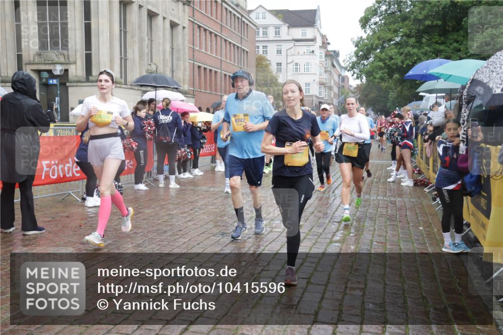 13.09.2026 - Kiel Lauf Yannick Fuchs http://msf.ph/oto/10415596 13.09.2026 10:47:36 Ziel 335, 365, 917, 1944, 3306, 3512, 3565, 3745, 4070, 4077, 4096, 4149, 4187, 5239, 5573, 5787, 5980, 6005, 6235, 6384, 6792, 6940, 6946, 6949, 6978, 7632, 8309, 9104, 9114, 9643, 9946, 9959, 10115, 10651, 10720, 11271, 11382, 12377, 12498, 85, 111, 116, 816, 821, 1107, 1280, 1367, 1563, 1674, 1803, 2000, 2183, 2185, 2429, 2713, 2947, 3064, 3136, 3183, 3463, 4070, 4150, 4380, 4450, 4531, 4773, 4789, 5089, 5195, 5424, 5505, 5649, 5914, 6142, 6742, 6981, 7288, 8058, 85 meine-sportfotos.de