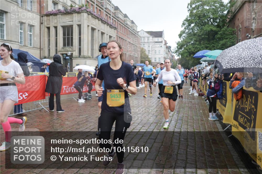 13.09.2026 - Kiel Lauf Yannick Fuchs http://msf.ph/oto/10415610 13.09.2026 10:47:36 Ziel 335, 365, 917, 1944, 3306, 3512, 3565, 3745, 4070, 4077, 4096, 4149, 4187, 5239, 5573, 5787, 5980, 6005, 6235, 6384, 6792, 6940, 6946, 6949, 6978, 7632, 8309, 9104, 9114, 9643, 9946, 9959, 10115, 10651, 10720, 11271, 11382, 12377, 12498, 85, 111, 116, 816, 821, 1107, 1280, 1367, 1563, 1674, 1803, 2000, 2183, 2185, 2429, 2713, 2947, 3064, 3136, 3183, 3463, 4070, 4150, 4380, 4450, 4531, 4773, 4789, 5089, 5195, 5424, 5505, 5649, 5914, 6142, 6742, 6981, 7288, 8058, 85 meine-sportfotos.de